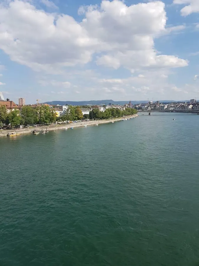 Apartment Am Rhein Bazylea