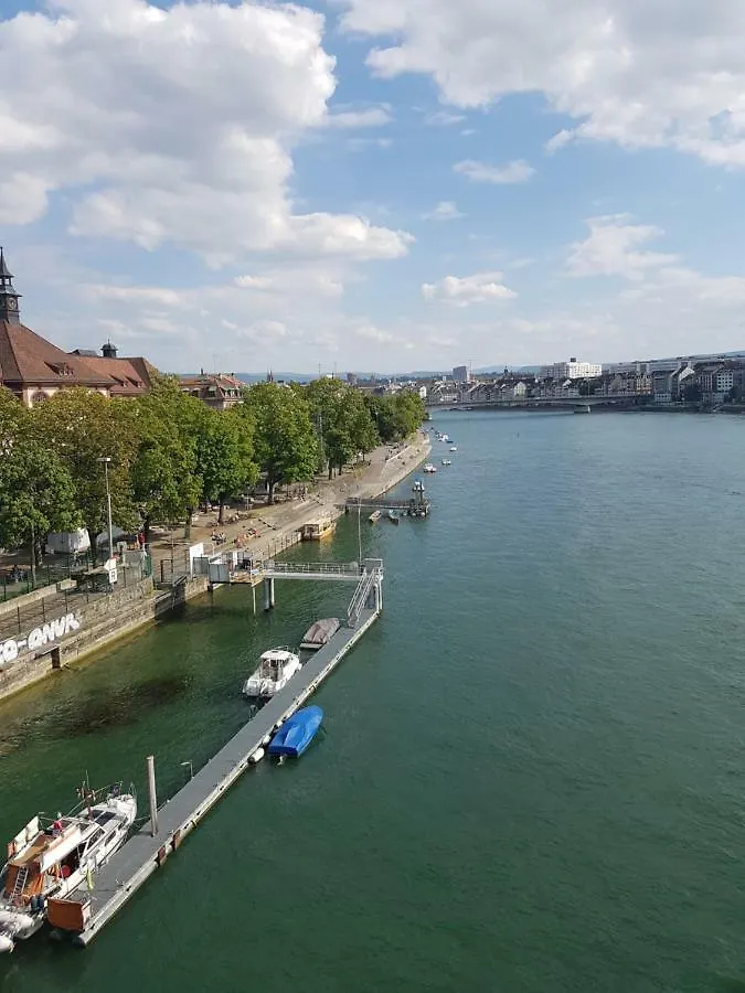 Apartment Am Rhein Bazylea