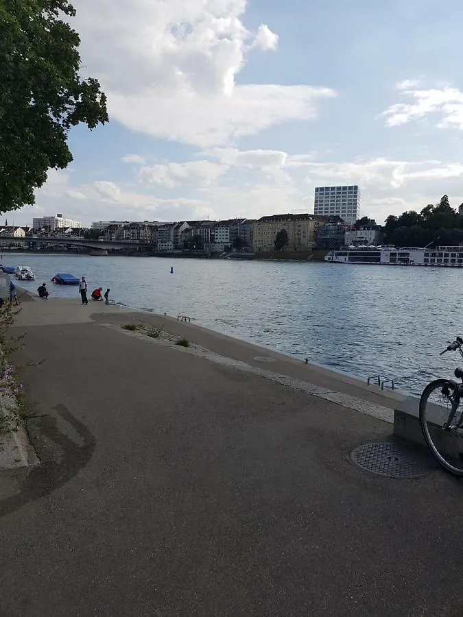 בזל Apartment Am Rhein שוויץ